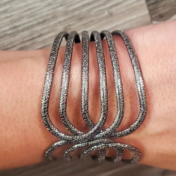Charcoal gray hinge bracelet - Picture 3 of 4
